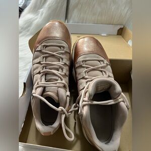 Jordan 11 Low ‘Rose Gold’ Womens SZ 9.5.
